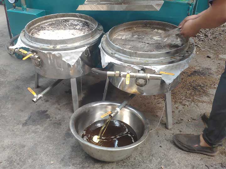 Peanut oil extraction machine with filter